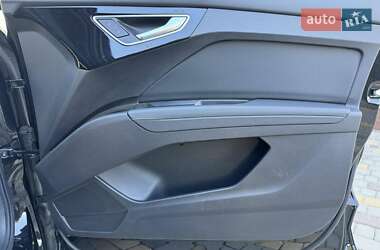 Позашляховик / Кросовер Audi Q4 e-tron 2022 в 