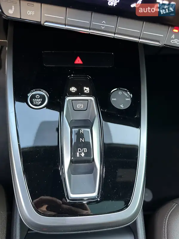 Позашляховик / Кросовер Audi Q4 e-tron 2022 в 