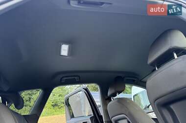 Позашляховик / Кросовер Audi Q4 e-tron 2021 в 