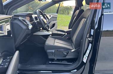 Позашляховик / Кросовер Audi Q4 e-tron 2021 в 