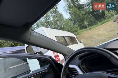 Позашляховик / Кросовер Audi Q4 e-tron 2021 в 