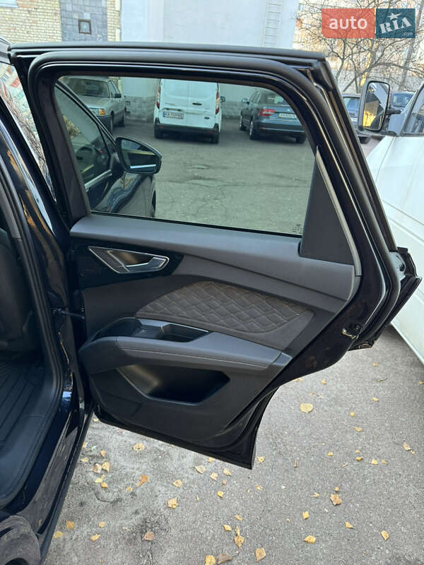 Позашляховик / Кросовер Audi Q4 e-tron 2023 в Києві