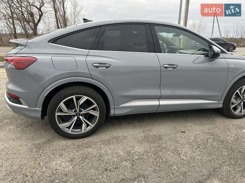 Позашляховик / Кросовер Audi Q4 e-tron 2022 в Києві