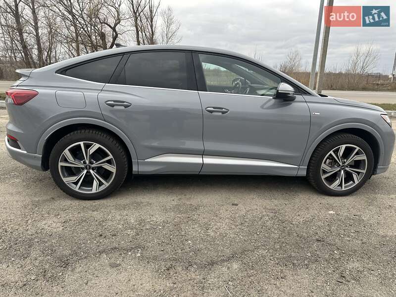 Позашляховик / Кросовер Audi Q4 e-tron 2022 в Києві