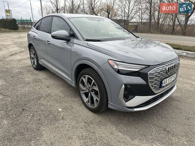 Позашляховик / Кросовер Audi Q4 e-tron 2022 в Києві