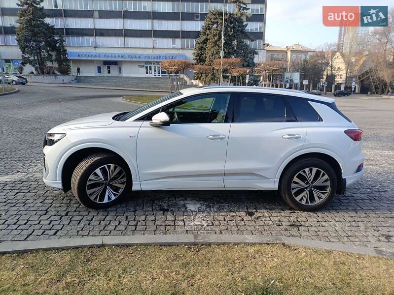 Позашляховик / Кросовер Audi Q4 e-tron 2023 в Києві