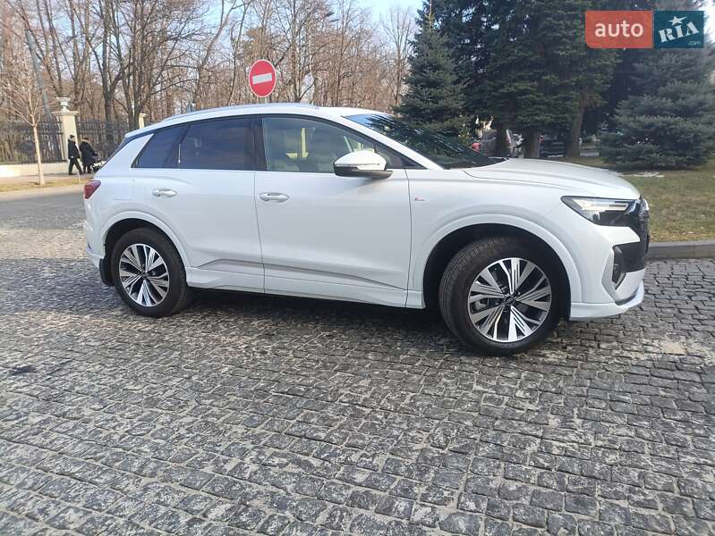 Позашляховик / Кросовер Audi Q4 e-tron 2023 в Києві