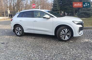 Внедорожник / Кроссовер Audi Q4 e-tron 2023 в 
