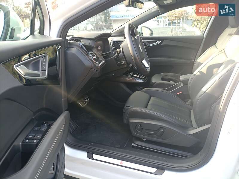 Позашляховик / Кросовер Audi Q4 e-tron 2023 в Києві