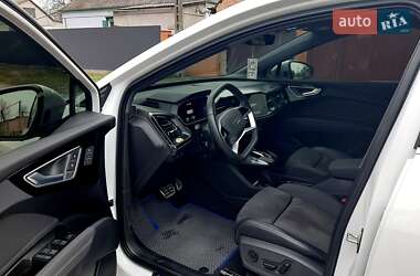 Внедорожник / Кроссовер Audi Q4 e-tron 2023 в 