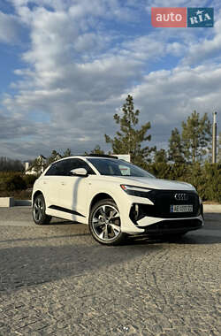 Внедорожник / Кроссовер Audi Q4 e-tron 2023 в 