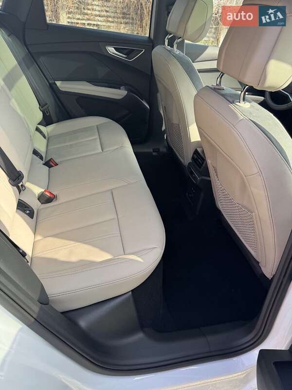 Внедорожник / Кроссовер Audi Q4 e-tron 2023 в Днепре