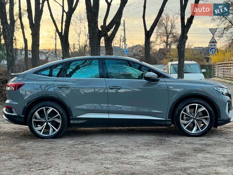 Внедорожник / Кроссовер Audi Q4 e-tron 2022 в Киеве