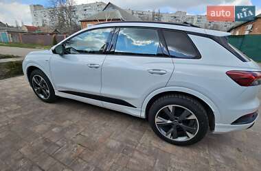 Позашляховик / Кросовер Audi Q4 e-tron 2023 в 