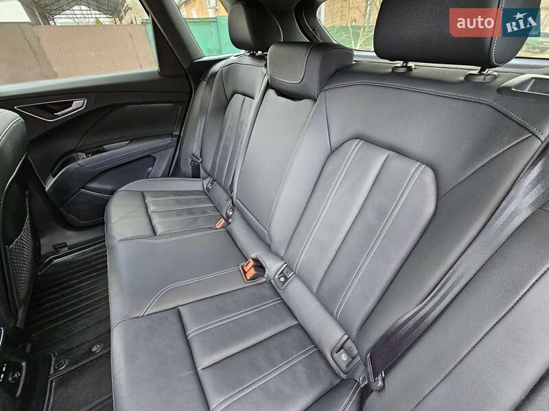 Позашляховик / Кросовер Audi Q4 e-tron 2023 в Харкові