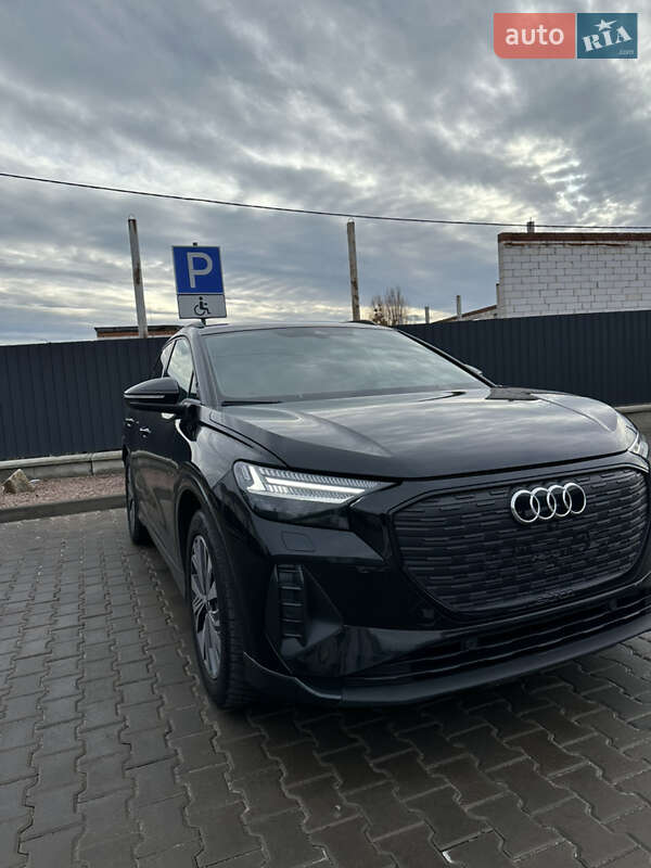 Внедорожник / Кроссовер Audi Q4 e-tron 2021 в 