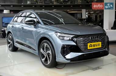 Позашляховик / Кросовер Audi Q4 e-tron 2024 в 