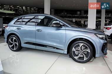Позашляховик / Кросовер Audi Q4 e-tron 2024 в 