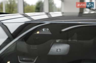 Позашляховик / Кросовер Audi Q4 e-tron 2024 в 