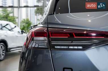 Позашляховик / Кросовер Audi Q4 e-tron 2024 в 