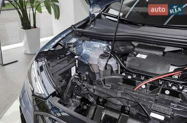 Позашляховик / Кросовер Audi Q4 e-tron 2024 в 