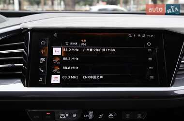 Позашляховик / Кросовер Audi Q4 e-tron 2024 в 