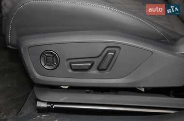 Позашляховик / Кросовер Audi Q4 e-tron 2024 в 