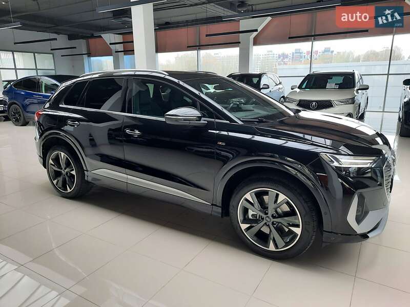 Позашляховик / Кросовер Audi Q4 e-tron 2023 в 