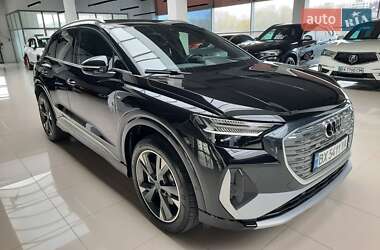 Позашляховик / Кросовер Audi Q4 e-tron 2023 в 