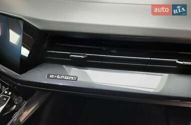 Позашляховик / Кросовер Audi Q4 e-tron 2023 в 