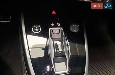Позашляховик / Кросовер Audi Q4 e-tron 2023 в 