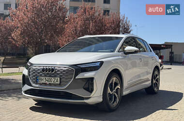 Позашляховик / Кросовер Audi Q4 e-tron 2024 в 