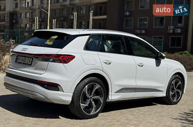 Позашляховик / Кросовер Audi Q4 e-tron 2024 в 