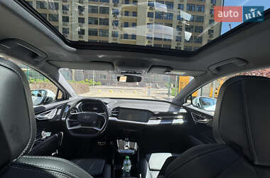 Позашляховик / Кросовер Audi Q4 e-tron 2024 в 