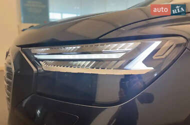 Позашляховик / Кросовер Audi Q4 e-tron 2023 в 