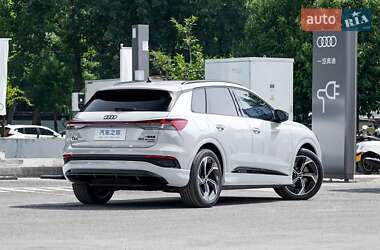 Позашляховик / Кросовер Audi Q4 e-tron 2024 в 