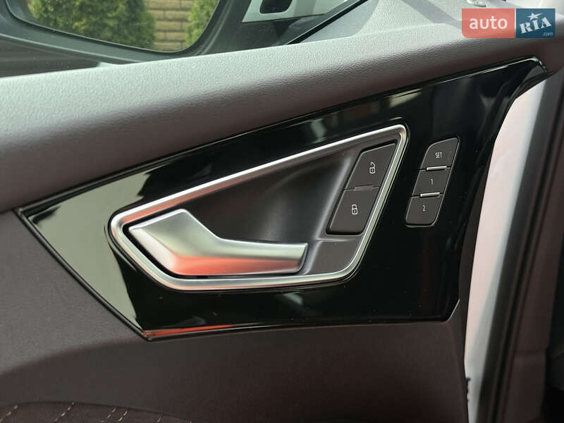 Позашляховик / Кросовер Audi Q4 e-tron 2023 в Києві