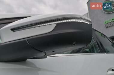 Позашляховик / Кросовер Audi Q4 e-tron 2023 в 