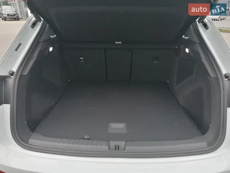 Внедорожник / Кроссовер Audi Q4 e-tron 2023 в 