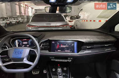 Внедорожник / Кроссовер Audi Q4 e-tron 2024 в 