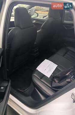 Внедорожник / Кроссовер Audi Q4 e-tron 2023 в 