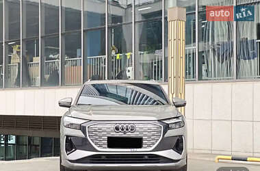 Позашляховик / Кросовер Audi Q4 e-tron 2023 в 