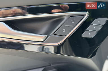 Внедорожник / Кроссовер Audi Q4 e-tron 2024 в 