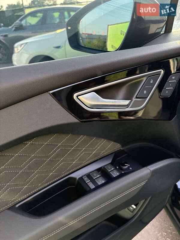Позашляховик / Кросовер Audi Q4 e-tron 2024 в Києві