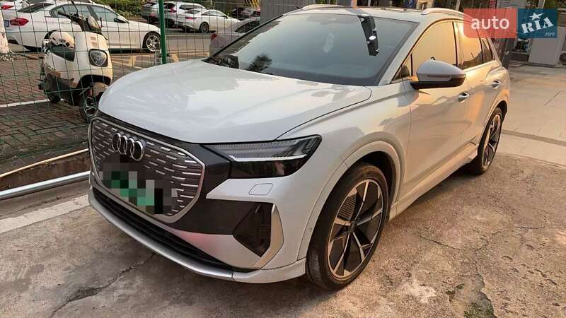 Внедорожник / Кроссовер Audi Q4 e-tron 2023 в 