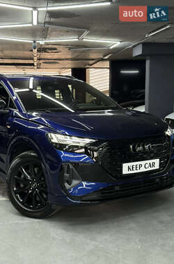 Позашляховик / Кросовер Audi Q4 e-tron 2023 в 