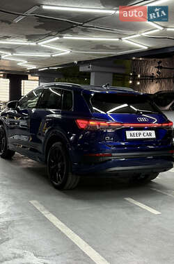 Позашляховик / Кросовер Audi Q4 e-tron 2023 в 