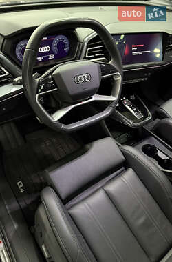Позашляховик / Кросовер Audi Q4 e-tron 2023 в 