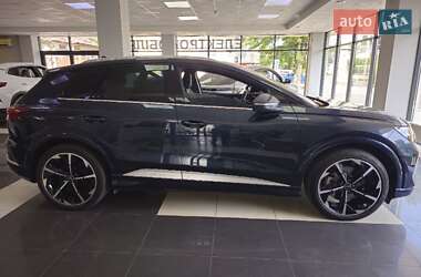 Позашляховик / Кросовер Audi Q4 e-tron 2023 в 