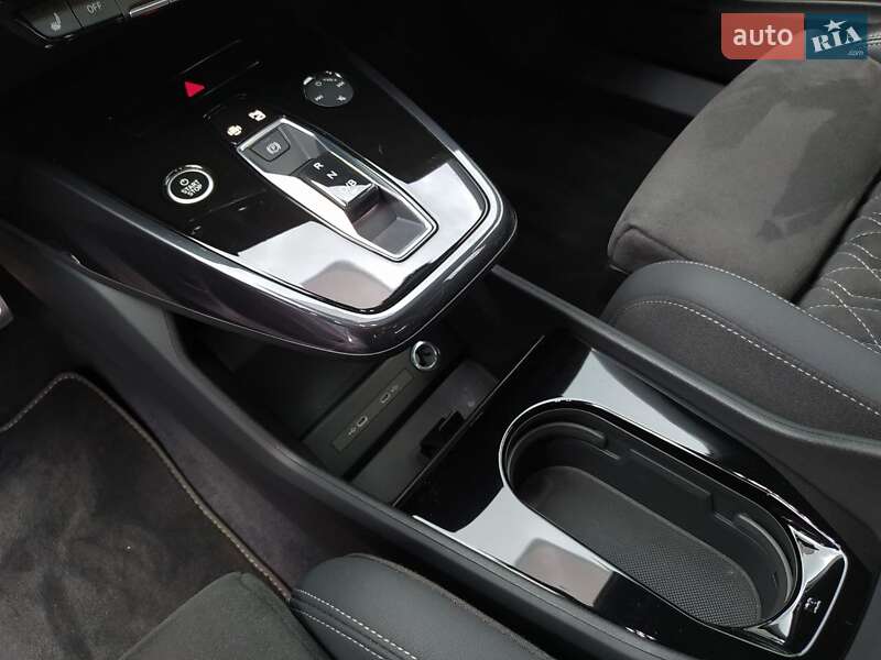 Позашляховик / Кросовер Audi Q4 e-tron 2023 в Києві
